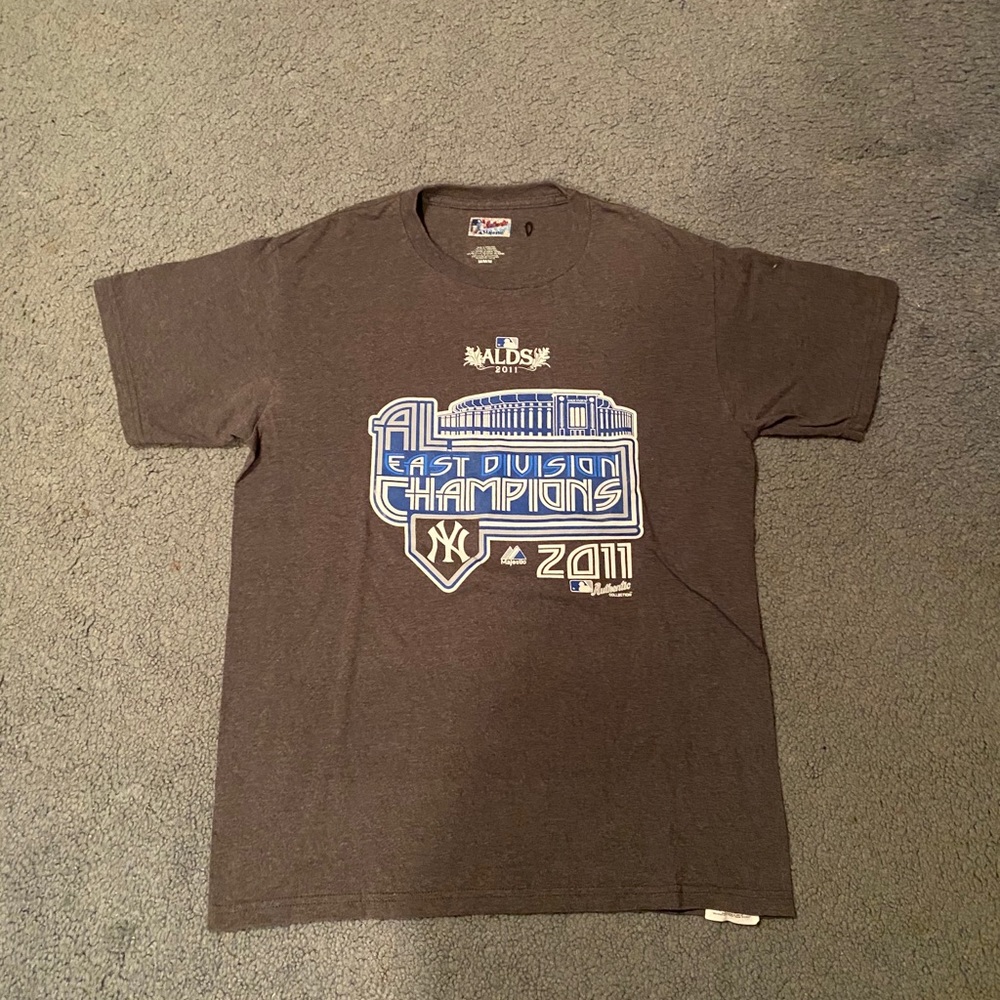 Majestic NY Yankees 2011 AL East Champs M T-Shirt